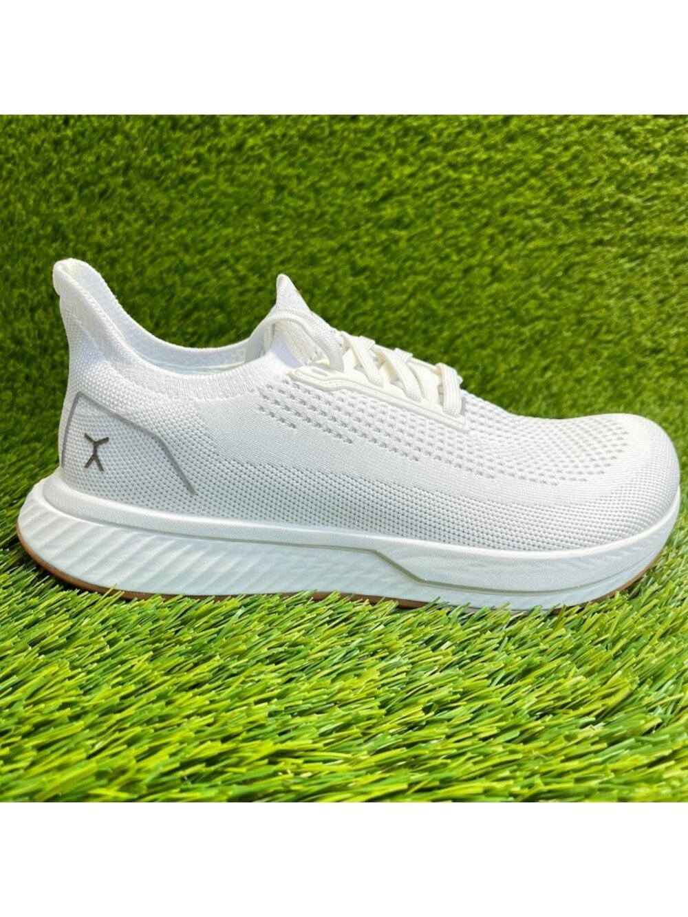 Flux Adapt Runner White Gum Womens Size 8 Running Athletic Walking Knit Shoes